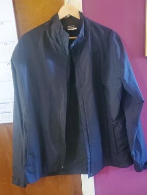 MENS NIKE BLACK STORM FIT ZIP UP GOLF WINDBREAKER, SIZE XL.